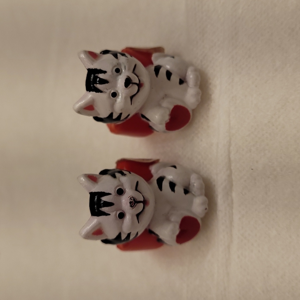 2 Russ cute kitty plastic rings.